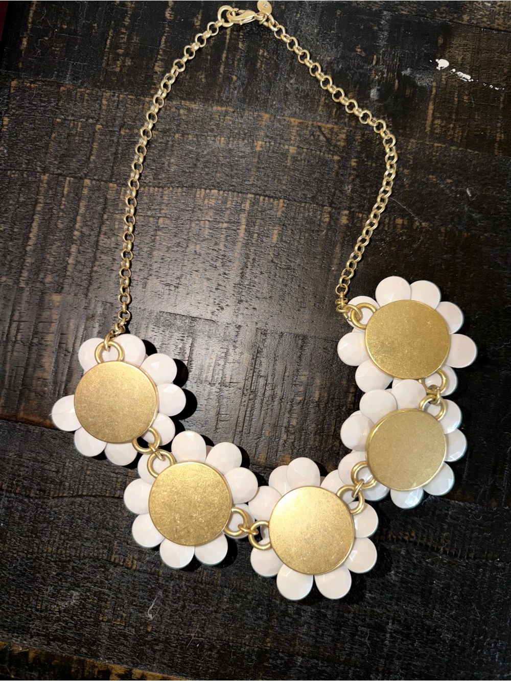š¤ J. CREW // Vintage White Floral Statement Necklace - Picture 2 of 3